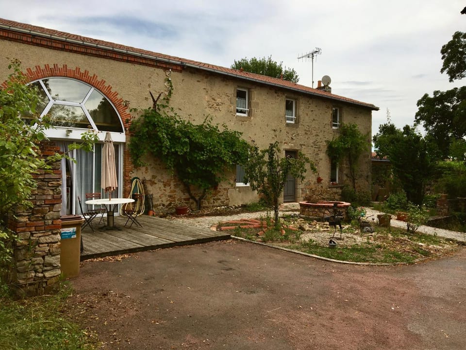 Property building, Patio, Facade/entrance