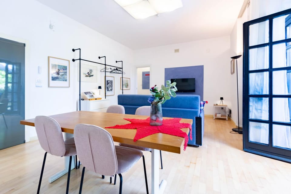 TV and multimedia, Living room, Photo of the whole room, Dining area