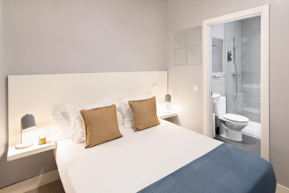 Toilet, Bed, Bathroom, Photo of the whole room, Bedroom