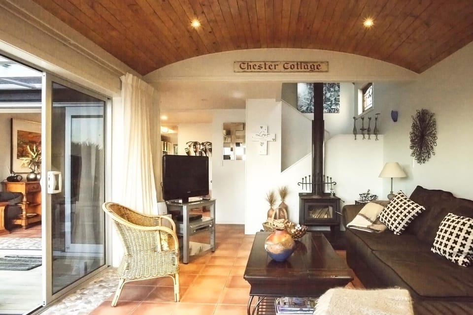 Chester Cottage Beachfront - direct ocean access Villa in Taranaki, New Zealand