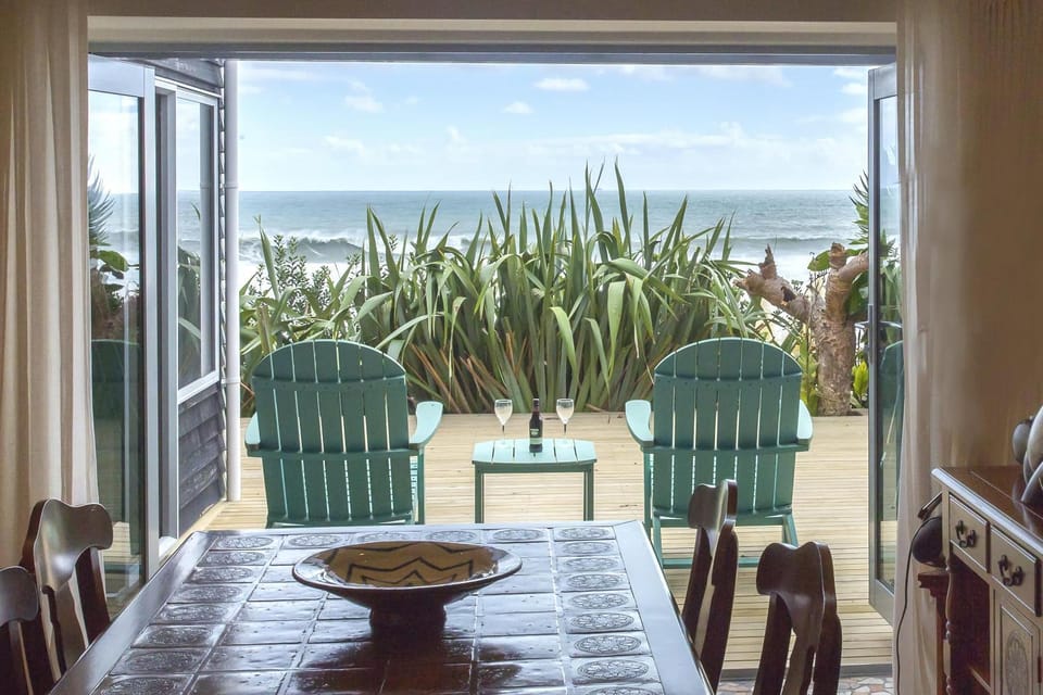 Chester Cottage Beachfront - direct ocean access Villa in Taranaki, New Zealand