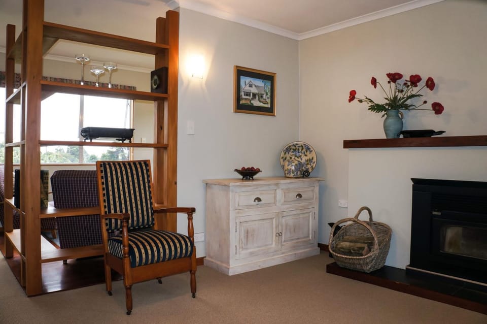 Memories On Mcfarlane Prime Oakura Location Villa in Taranaki, New Zealand