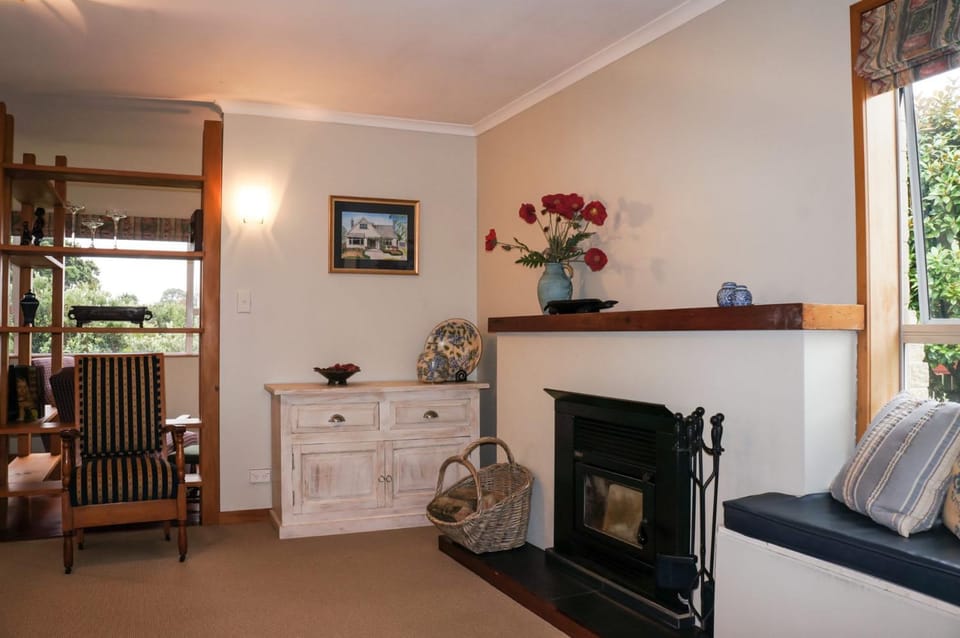 Memories On Mcfarlane Prime Oakura Location Villa in Taranaki, New Zealand