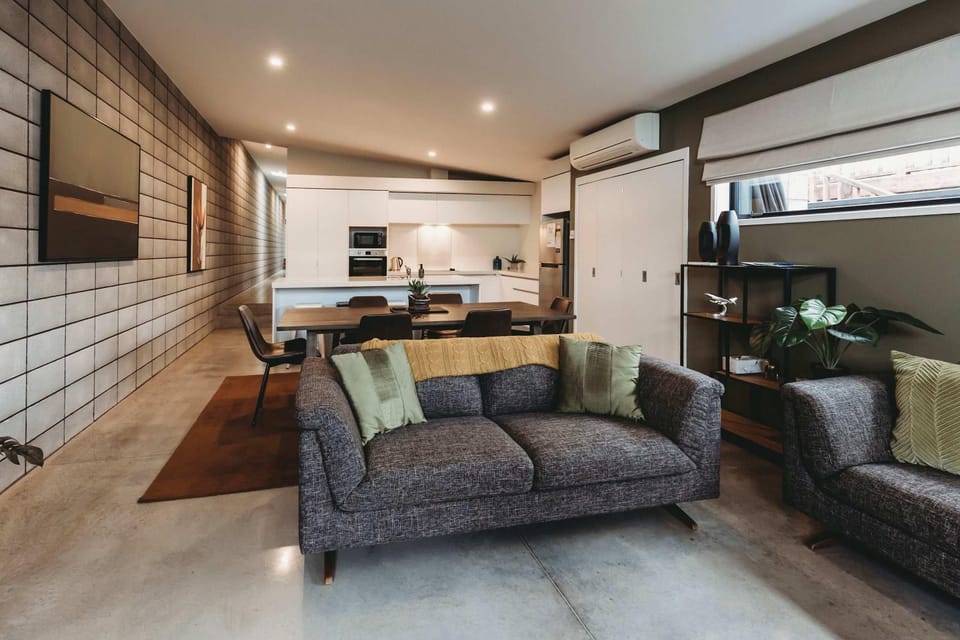Perfect On Powderham Prime Inner City Location House in New Plymouth