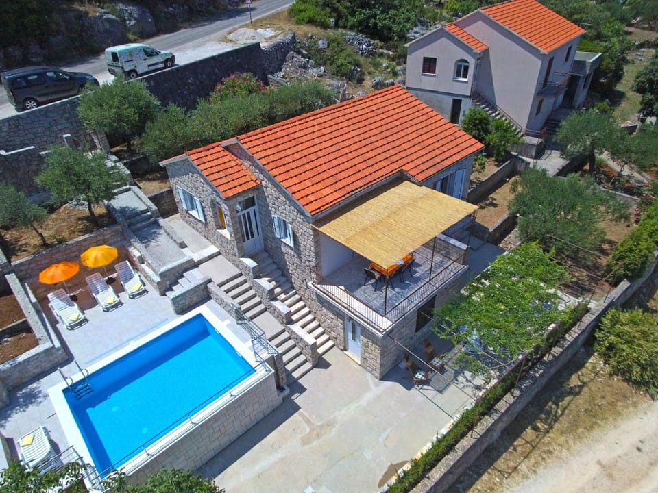Bird's eye view, Pool view