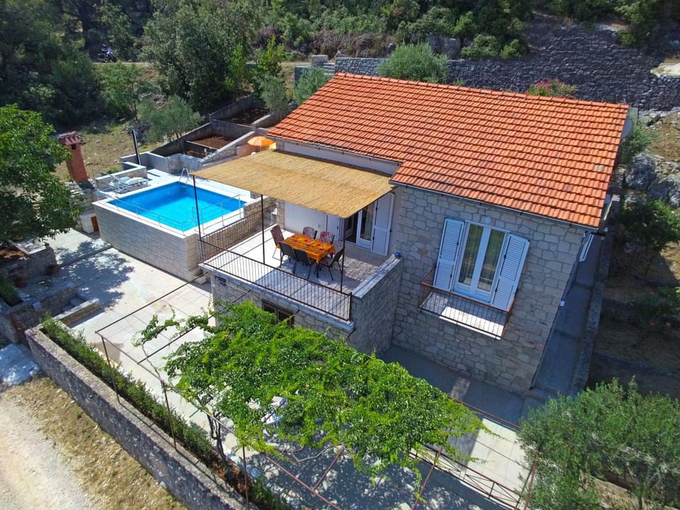 Bird's eye view, Pool view