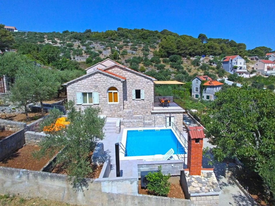 Bird's eye view, Pool view