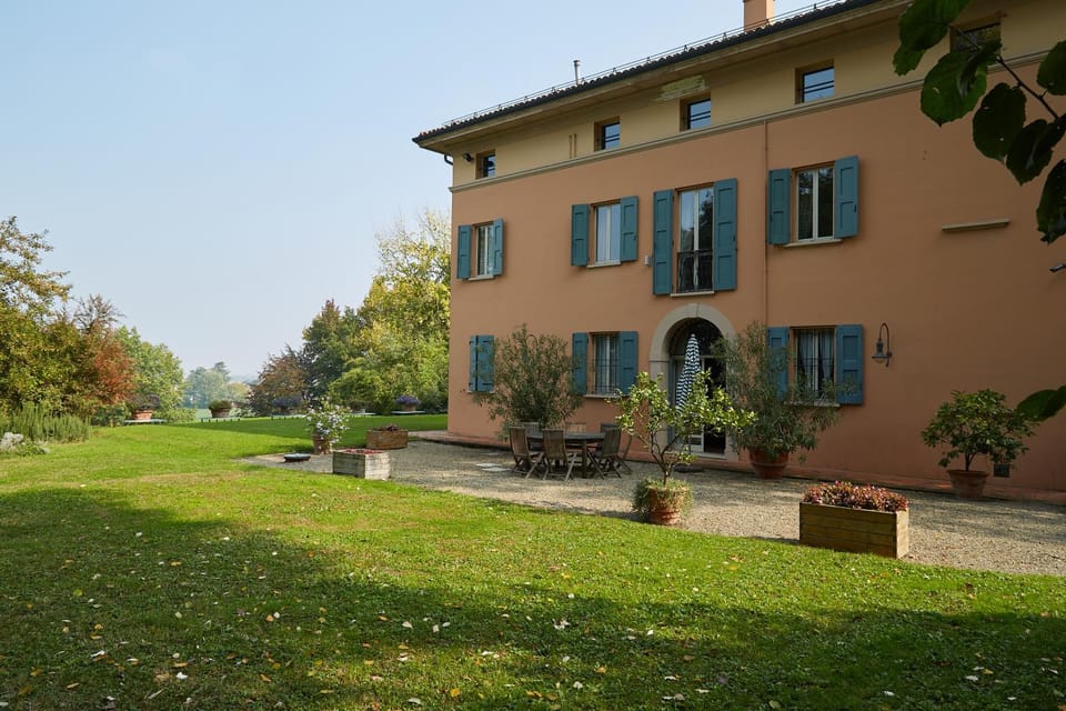 Property building, Garden, Balcony/Terrace