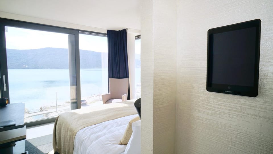 Decorative detail, Bedroom, Sea view