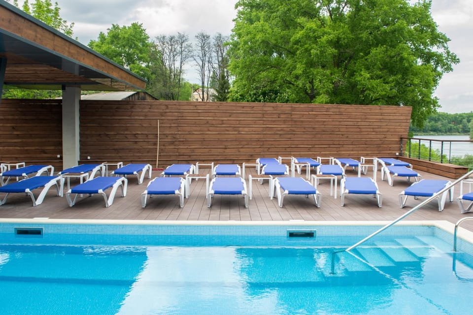 Swimming pool, sunbed