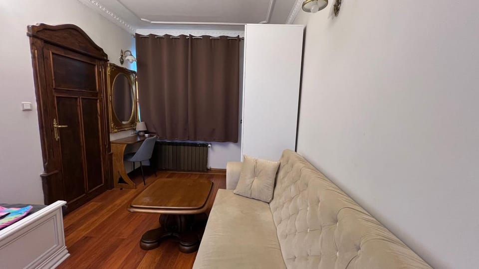 Dworek Oliwski Bed and Breakfast in Gdansk