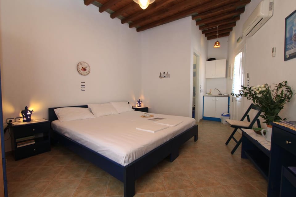 Smaragda Rooms & Studios Apartment in Milos