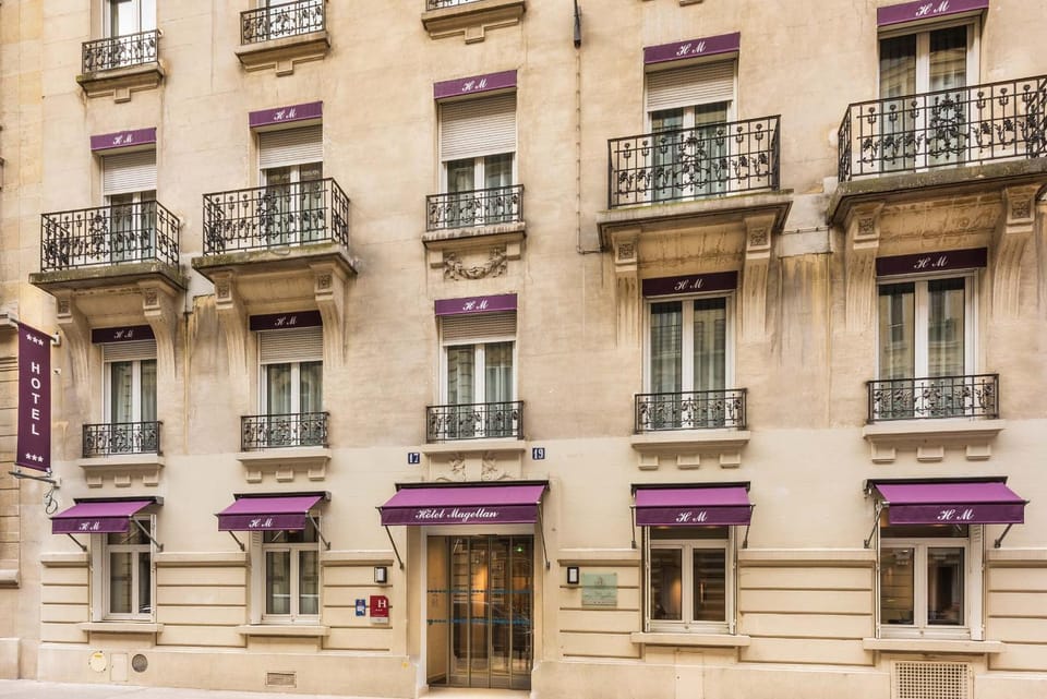 Facade/entrance