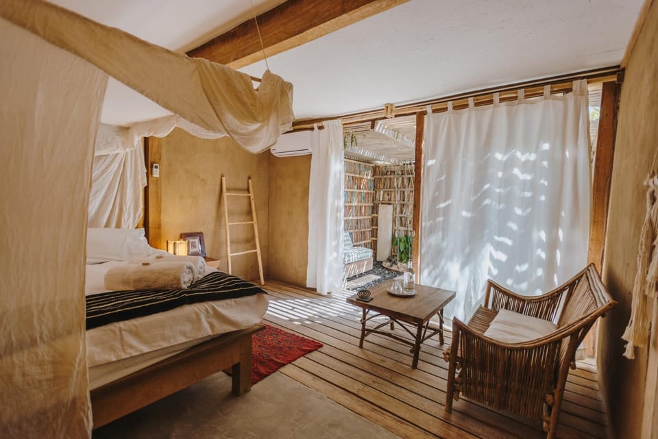 Bed, Photo of the whole room, Seating area, Bedroom, air conditioner