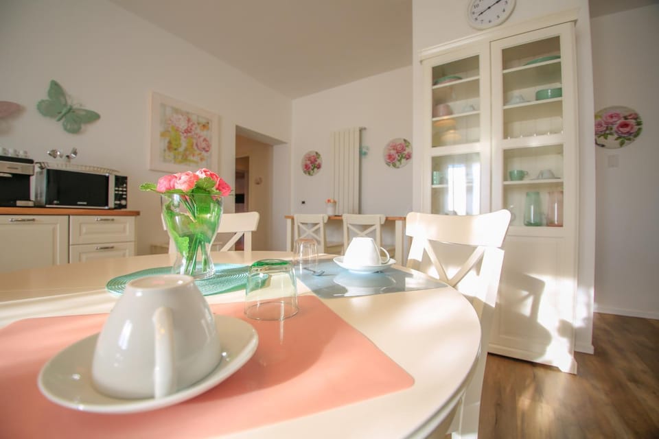 Communal lounge/ TV room, Kitchen or kitchenette, Living room, Dining area, Communal kitchen