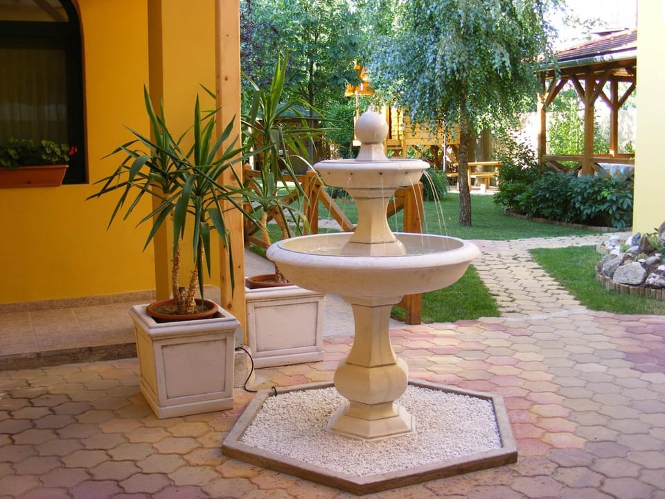 Garden, Inner courtyard view