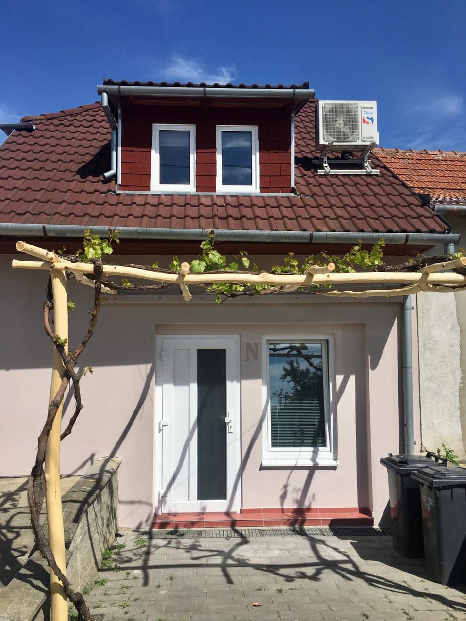Facade/entrance