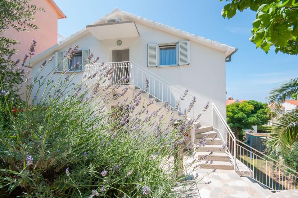Off site, Garden view, Mountain view