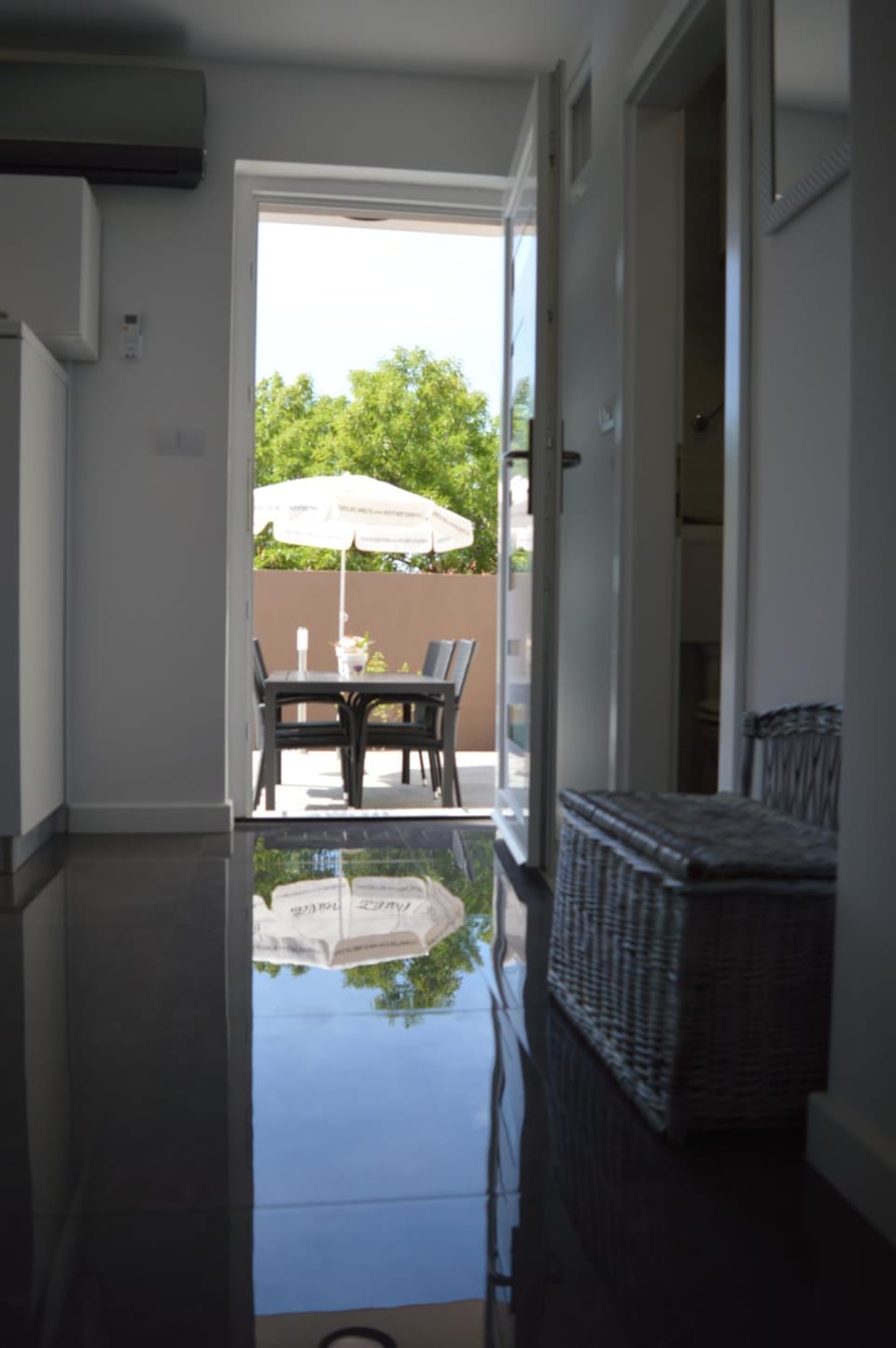 Property building, Balcony/Terrace, Living room