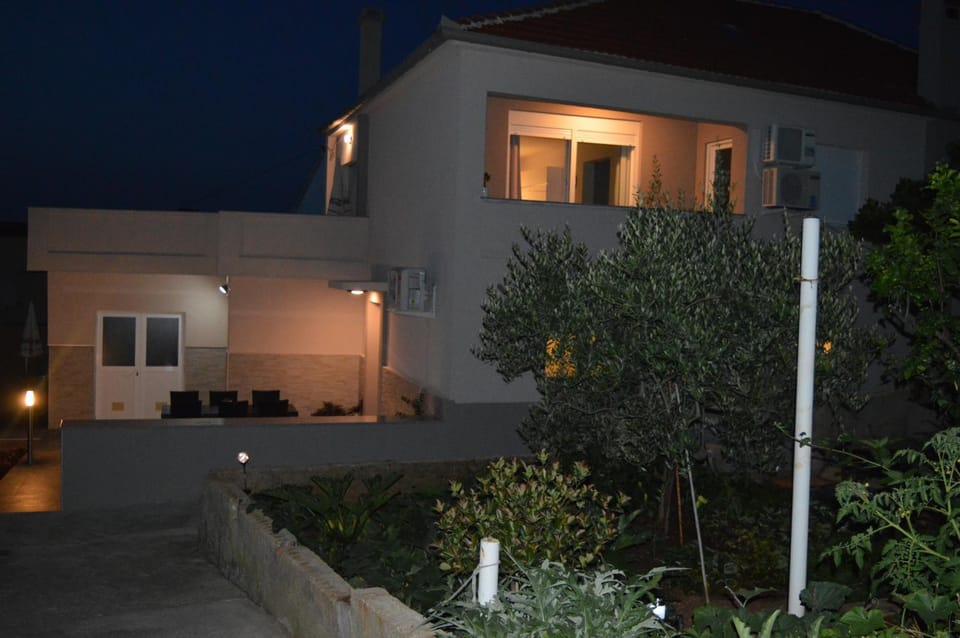 Night, Garden view