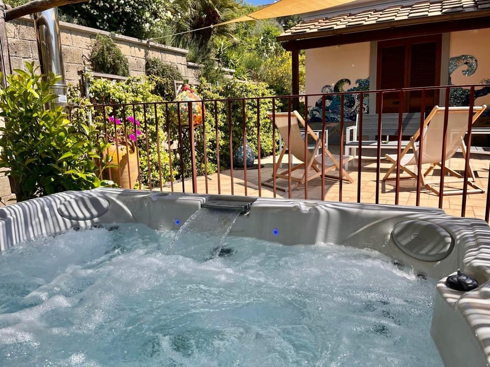 Domus Ars Home & Jacuzzi Bed and Breakfast in Massa Lubrense
