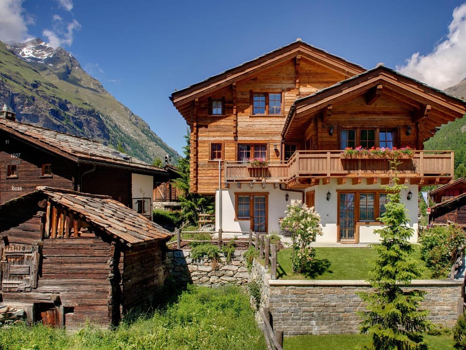 Communal lounge/ TV room, Facade/entrance, Ski School, Skiing, Area and facilities
