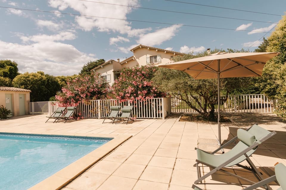 Property building, Day, Pool view, Swimming pool