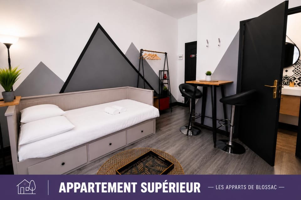 Bed, Photo of the whole room