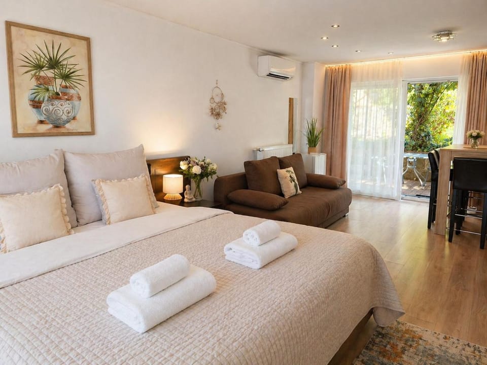Bed, Bedroom, towels, air conditioner