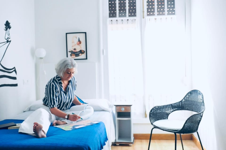 Staff, Bed, Day, People, Summer, Photo of the whole room, Decorative detail, Bedroom, On site, Street view