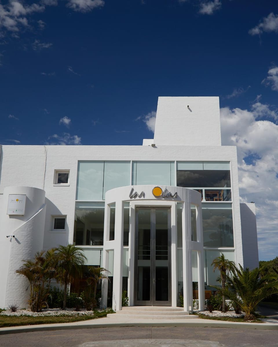 Property building, Facade/entrance, Day