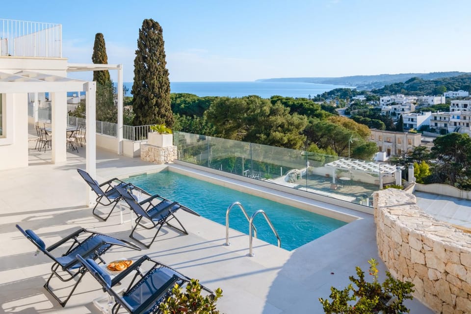 Property building, Balcony/Terrace, Pool view, Sea view, Swimming pool