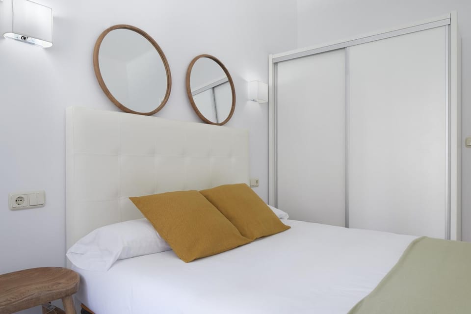 Bed, Photo of the whole room, Bedroom, wardrobe