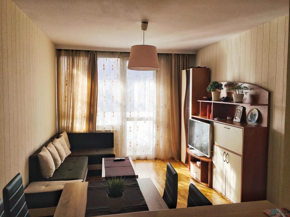 TV and multimedia, Living room, Dining area