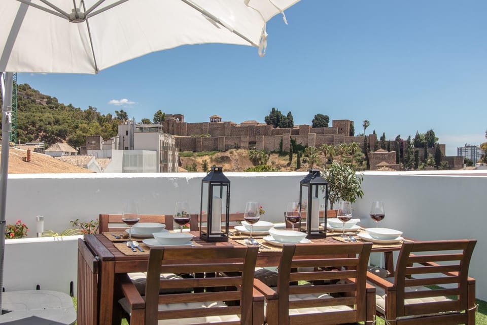 Natural landscape, View (from property/room), Dining area, City view