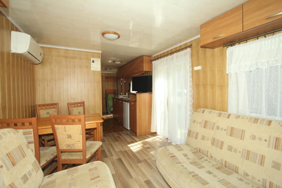 TV and multimedia, Kitchen or kitchenette, Living room