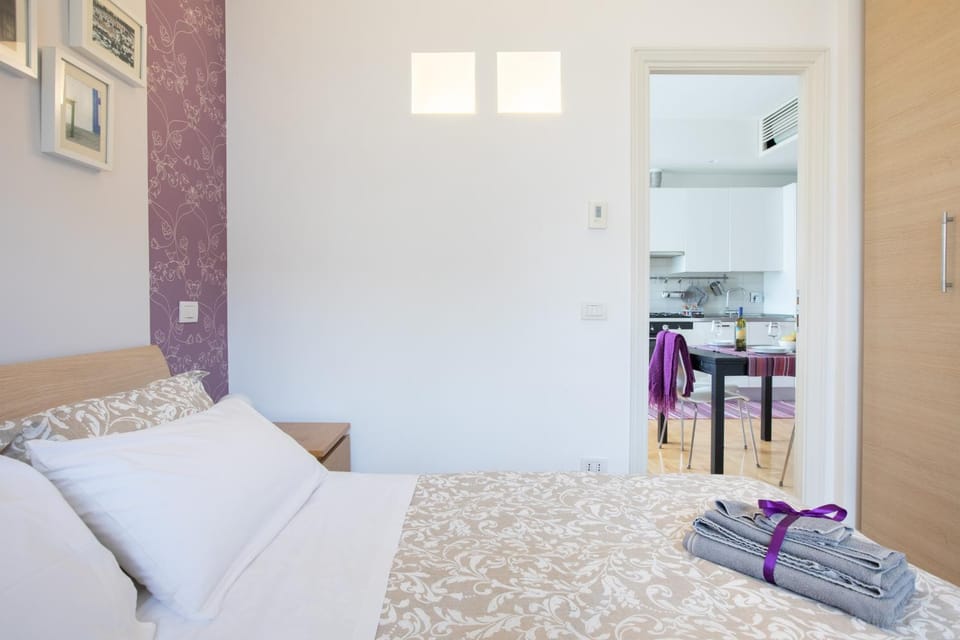 Bed, Living room, Photo of the whole room, Dining area, Bedroom