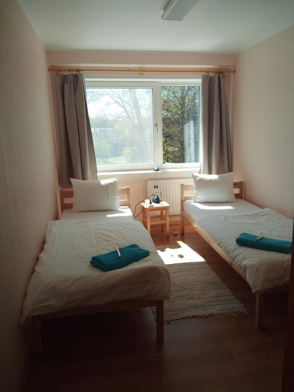 Photo of the whole room, River view