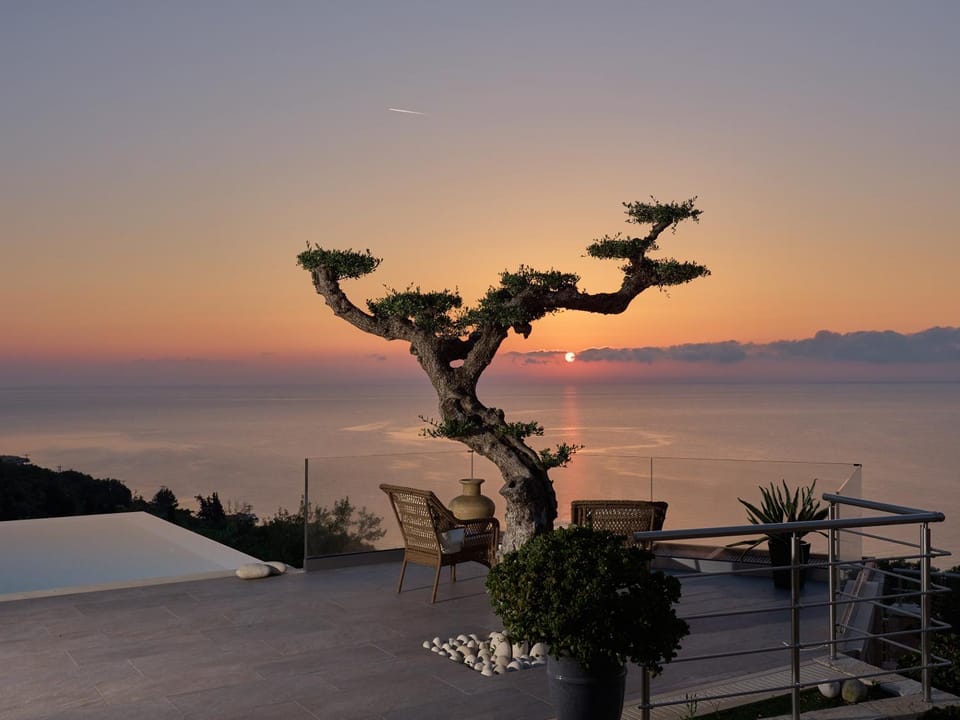 Balcony/Terrace, On site, Sunrise