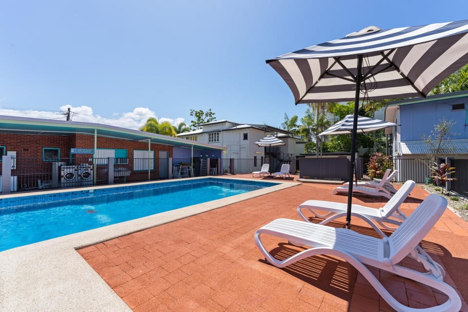 Property building, Day, Pool view, Swimming pool, sunbed