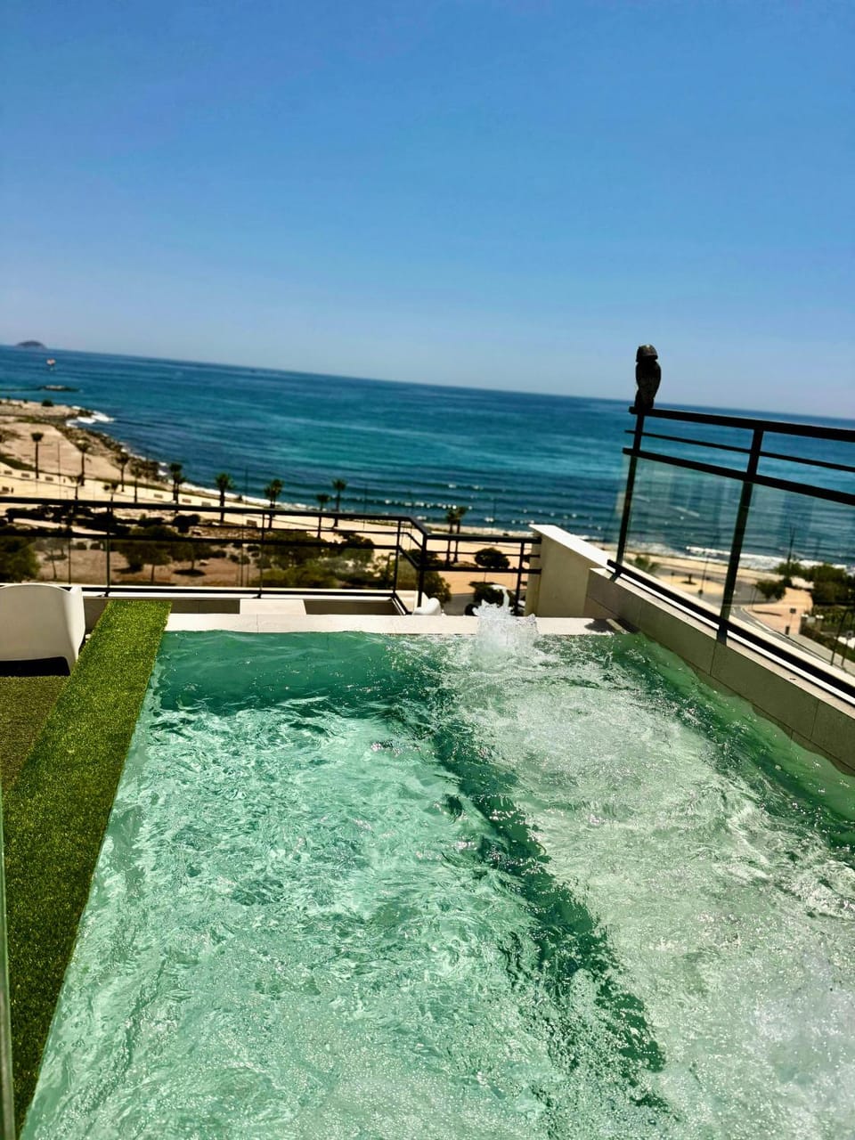 Day, Natural landscape, Hot Tub, View (from property/room), Balcony/Terrace, Pool view, Sea view, Swimming pool, sunbed