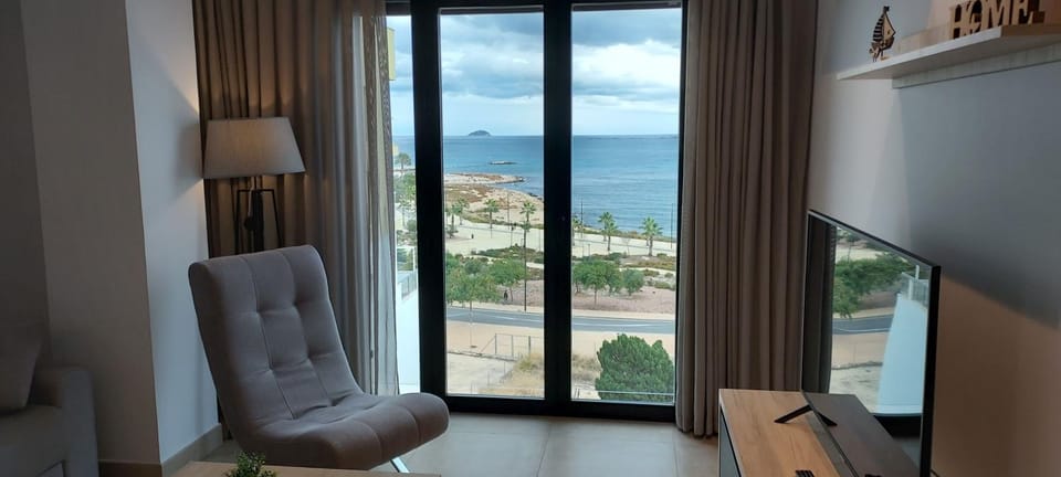 Communal lounge/ TV room, Natural landscape, TV and multimedia, View (from property/room), Living room, Seating area, Sea view