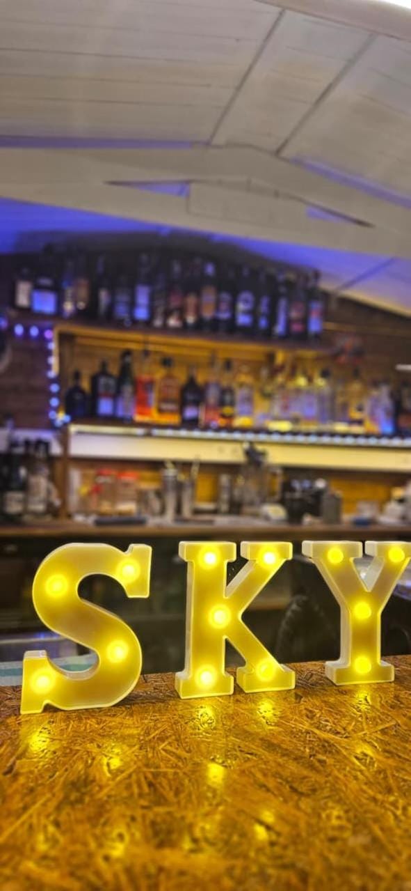 Restaurant/places to eat, Lounge or bar