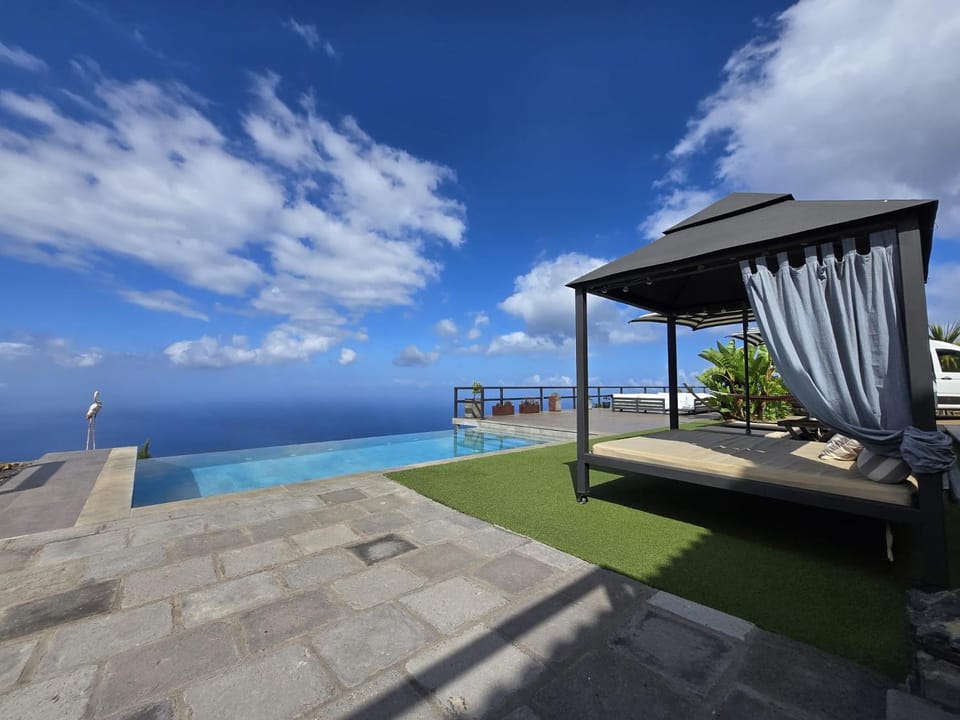 Day, Pool view, Swimming pool, sunbed