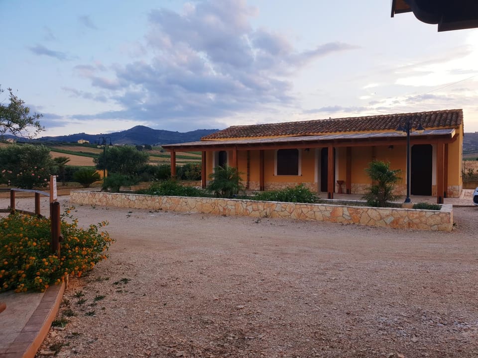 Agriturismo l'Olivo Farm Stay in Sicily