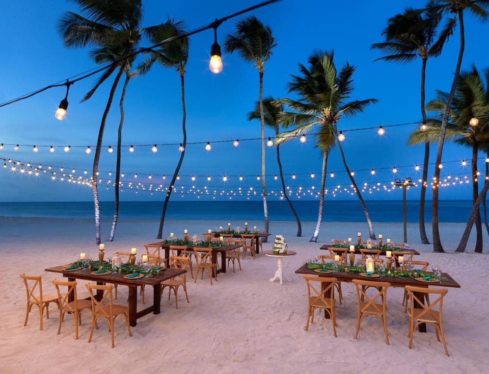 Food and drinks, Dining area, Beach, Sea view