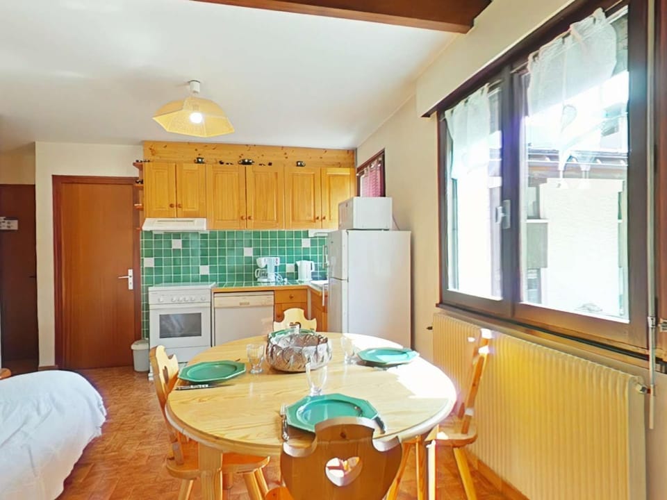 Charmant appart 3 pièces avec mezzanine et ascenseur, 6 pers, centre village, proche commerces, navettes - FR-1-241-138 Apartment in Le Grand-Bornand