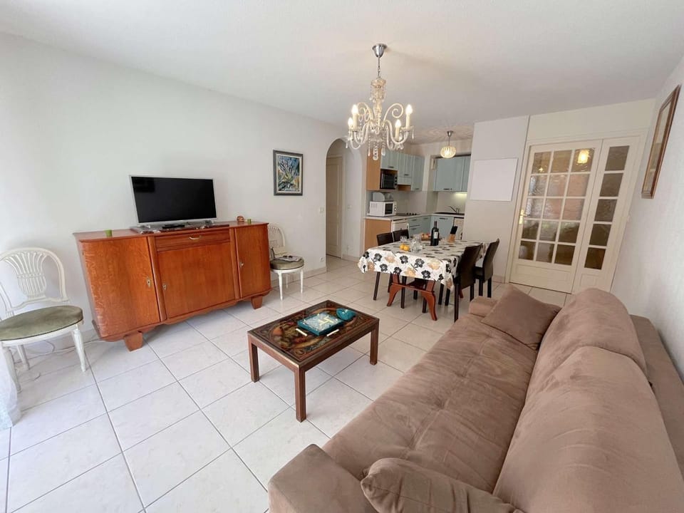 Spacieux T2 avec grande terrasse à Saint-Raphaël, proche mer et gare, garage inclus - FR-1-226A-102 Apartment in Saint-Raphael