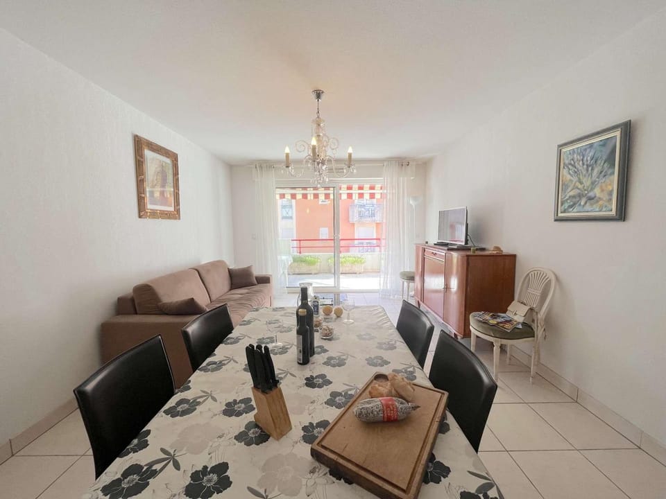 Spacieux T2 avec grande terrasse à Saint-Raphaël, proche mer et gare, garage inclus - FR-1-226A-102 Apartment in Saint-Raphael