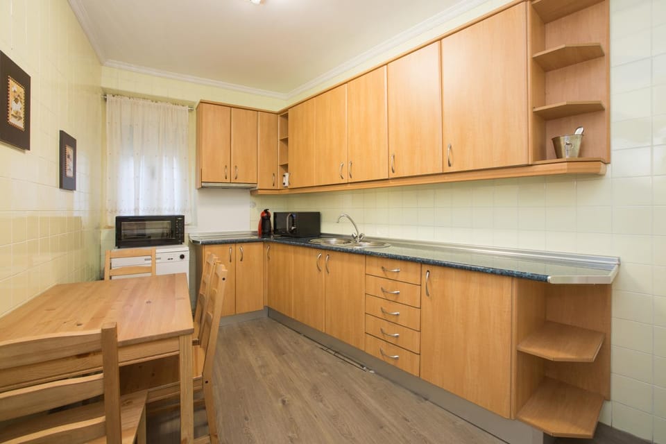 Kitchen or kitchenette, Dining area, minibar, pet friendly, toaster
